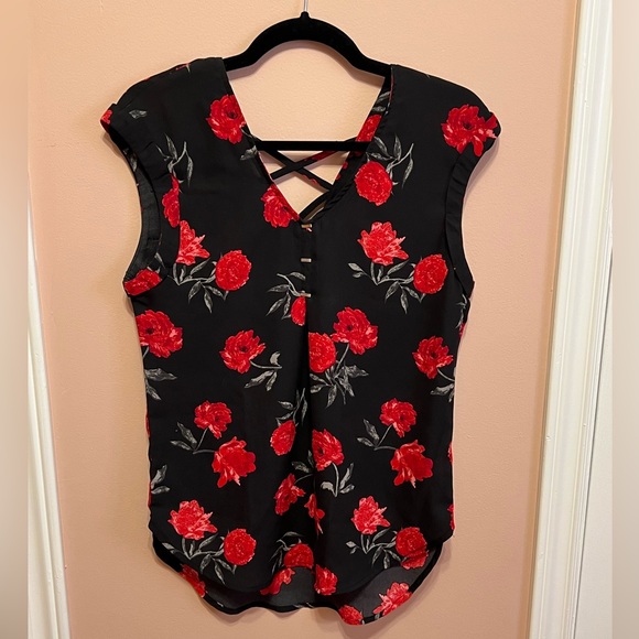 4/$10 Rose top - Picture 1 of 4